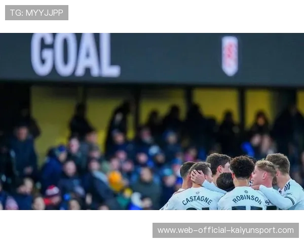 伊兰点球绝平后滑跪庆祝,巴黎FC球员相拥激动 伊兰点球绝平后滑跪庆祝,巴黎FC球员相拥激动