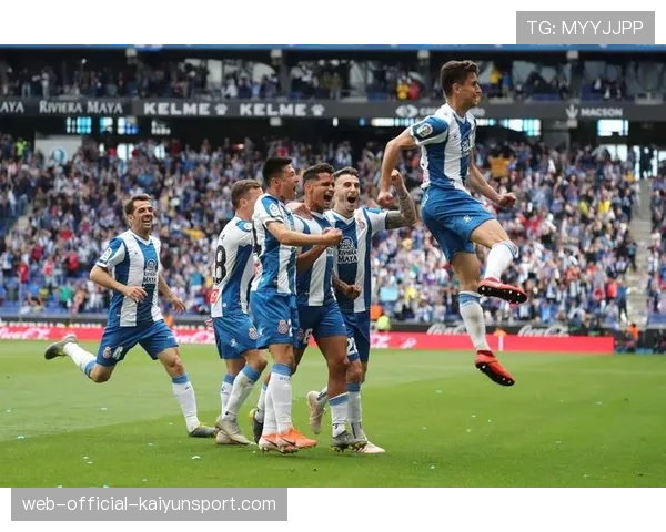 实时报道：西班牙人vs塞维利亚比赛因球迷冲入场地中断15分钟