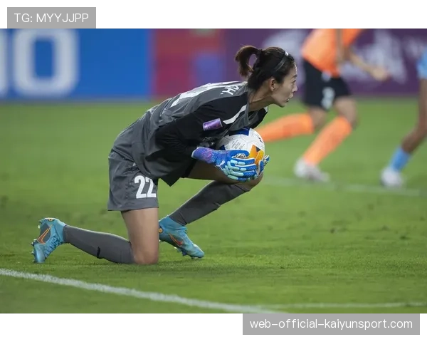 VAR长时间介入,判定水晶宫进球越位在先无效